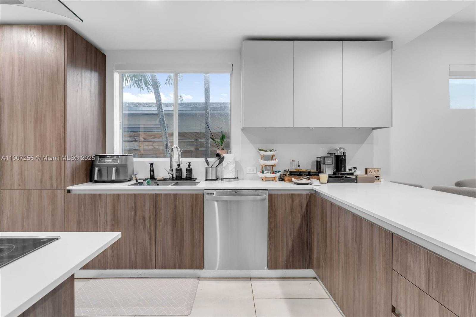 Small Image of 3048 SOUTH WEST 18TH ST #3048, Miami Number 7