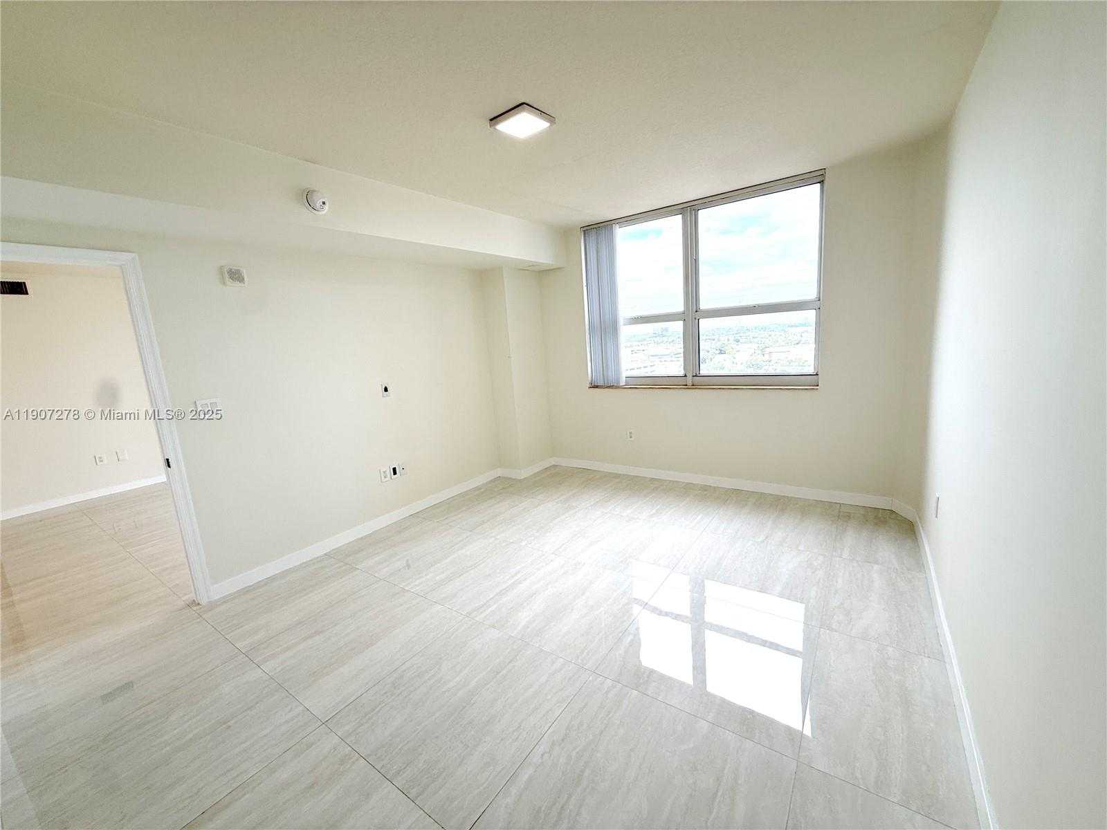 Small Image of 19501 WEST COUNTRY CLUB DR #1410, Aventura Number 3