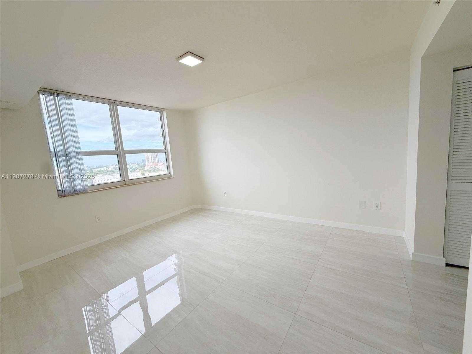 Small Image of 19501 WEST COUNTRY CLUB DR #1410, Aventura Number 5