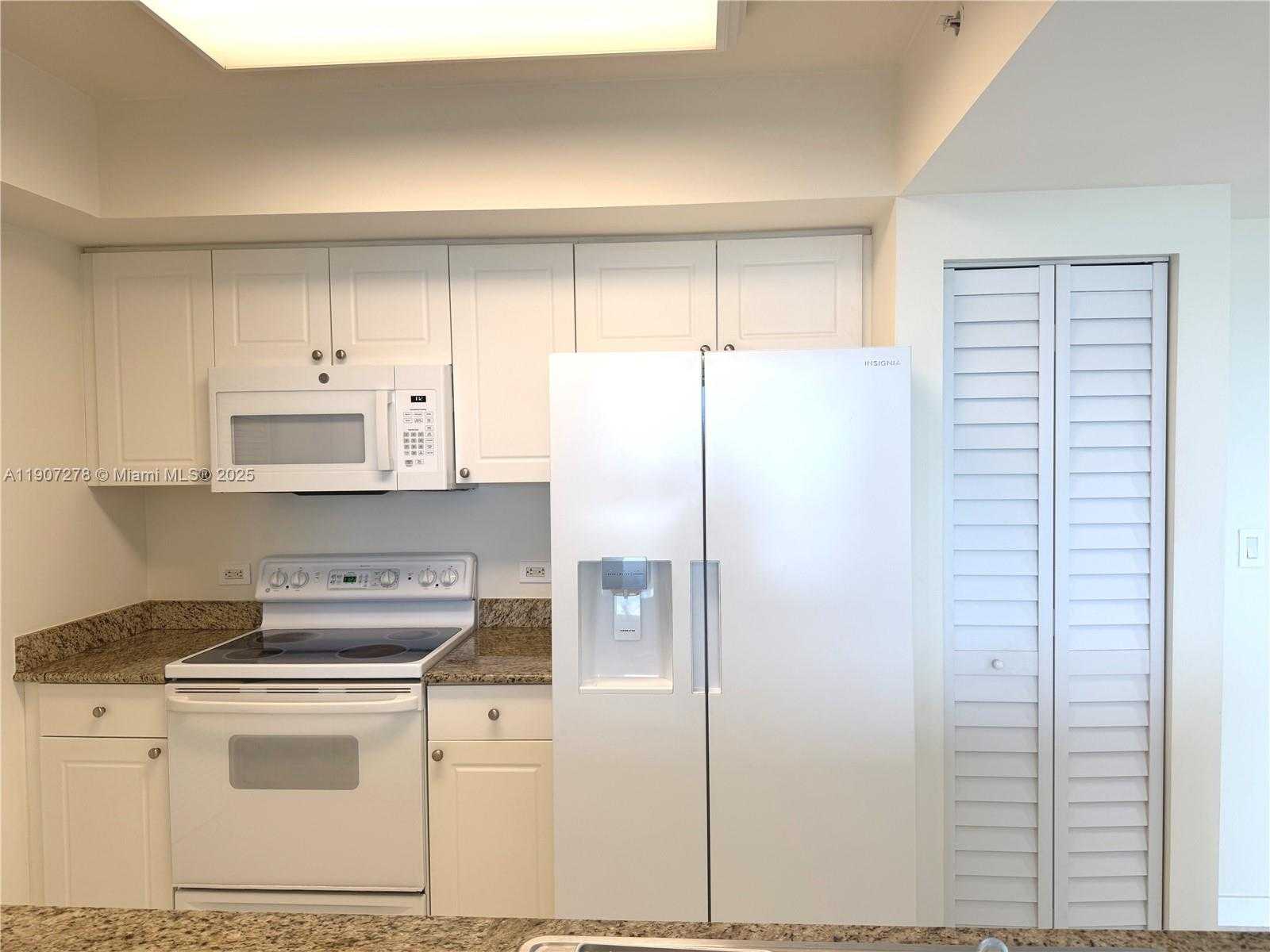 Small Image of 19501 WEST COUNTRY CLUB DR #1410, Aventura Number 7