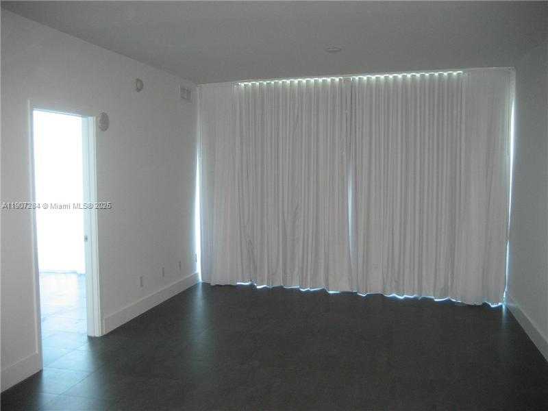 Small Image of 888 BISCAYNE BLVD #3310, Miami Number 3