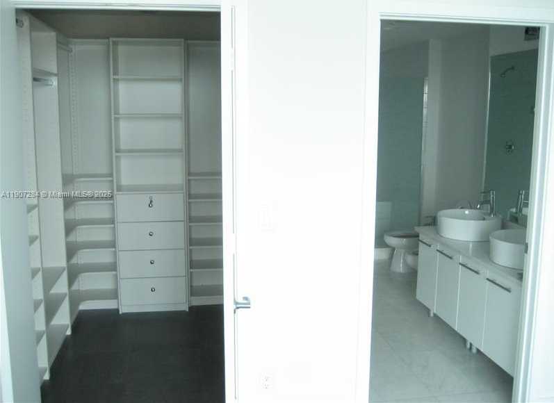 Small Image of 888 BISCAYNE BLVD #3310, Miami Number 4