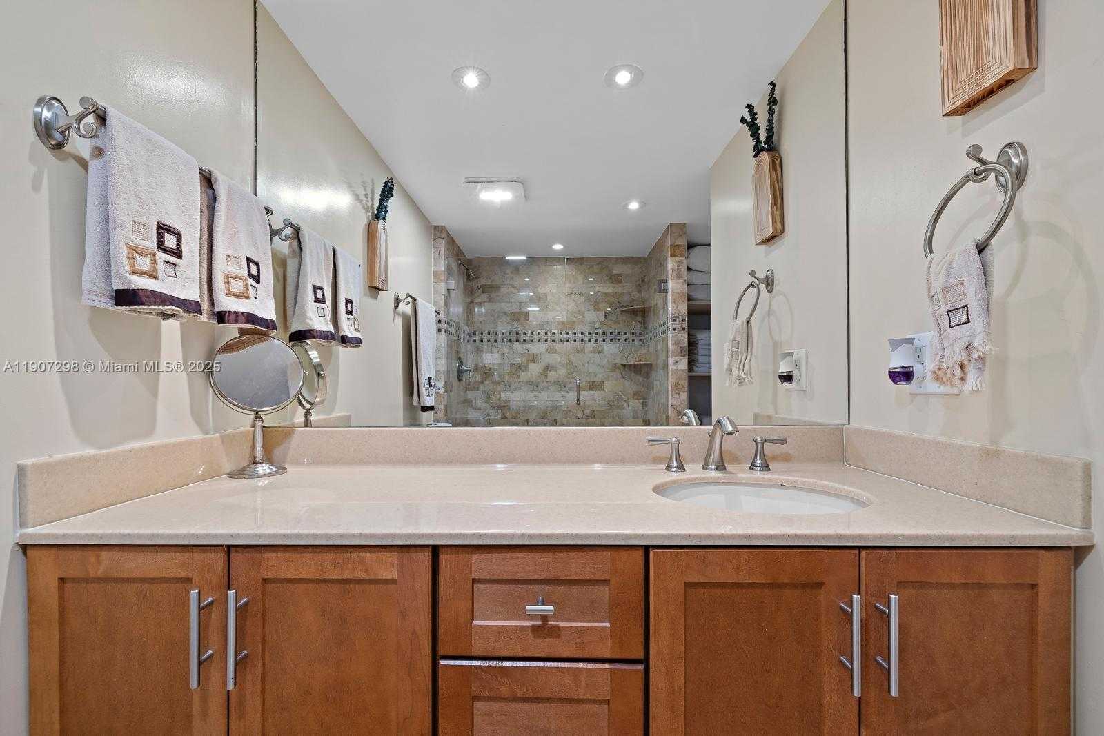 Small Image of 2301 COLLINS AVE #519, Miami Beach Number 11