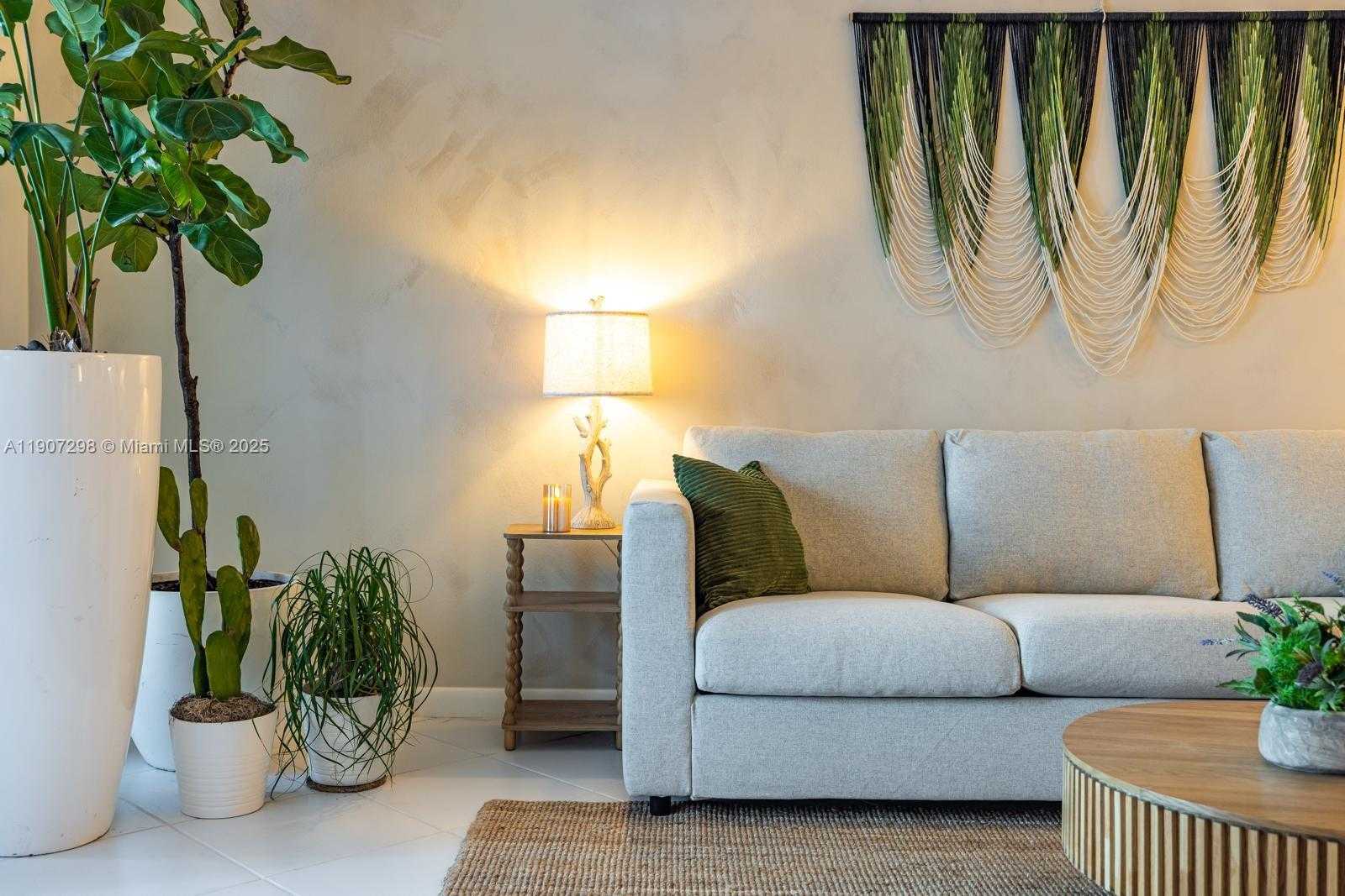 Small Image of 2301 COLLINS AVE #519, Miami Beach Number 3