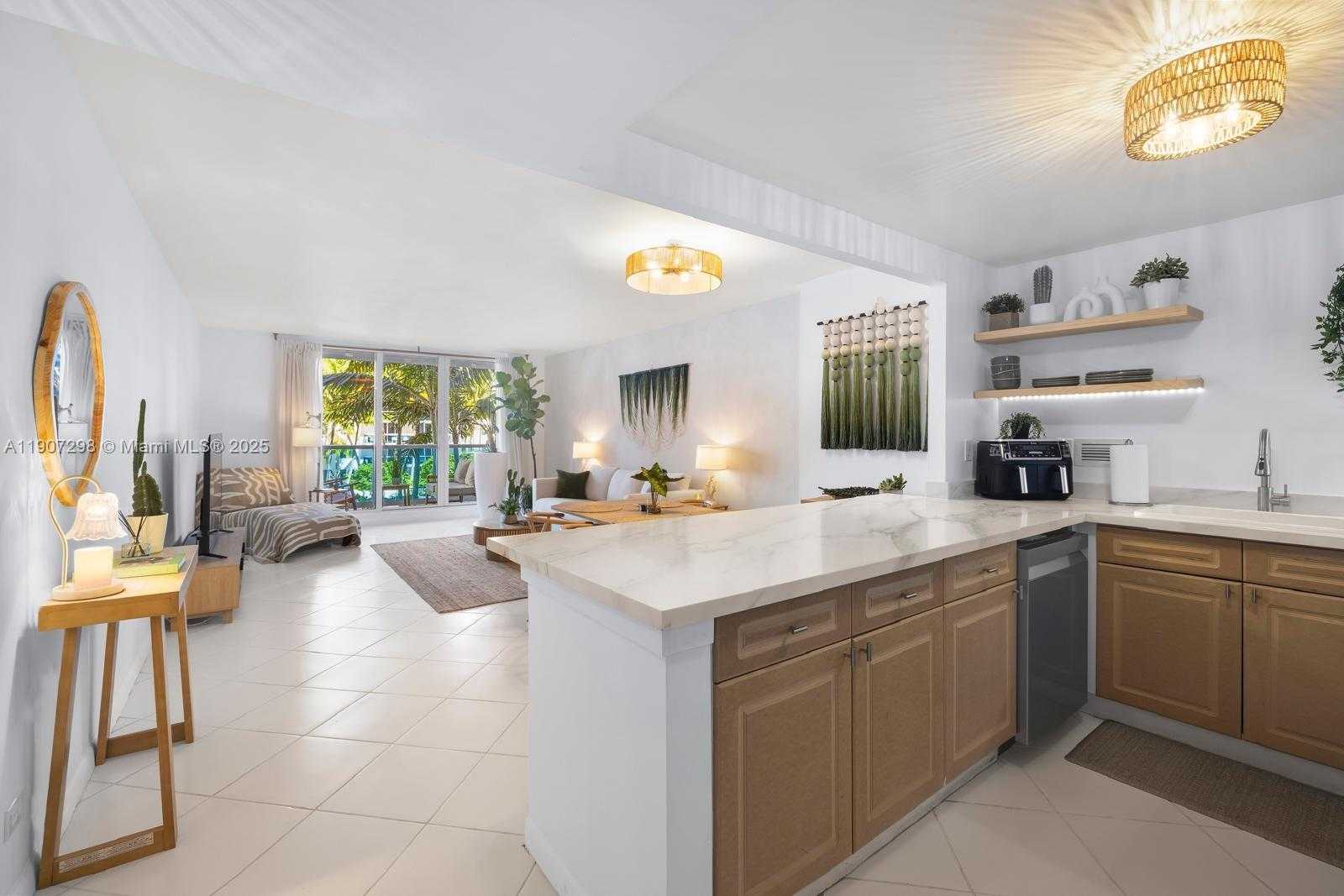 Small Image of 2301 COLLINS AVE #519, Miami Beach Number 4