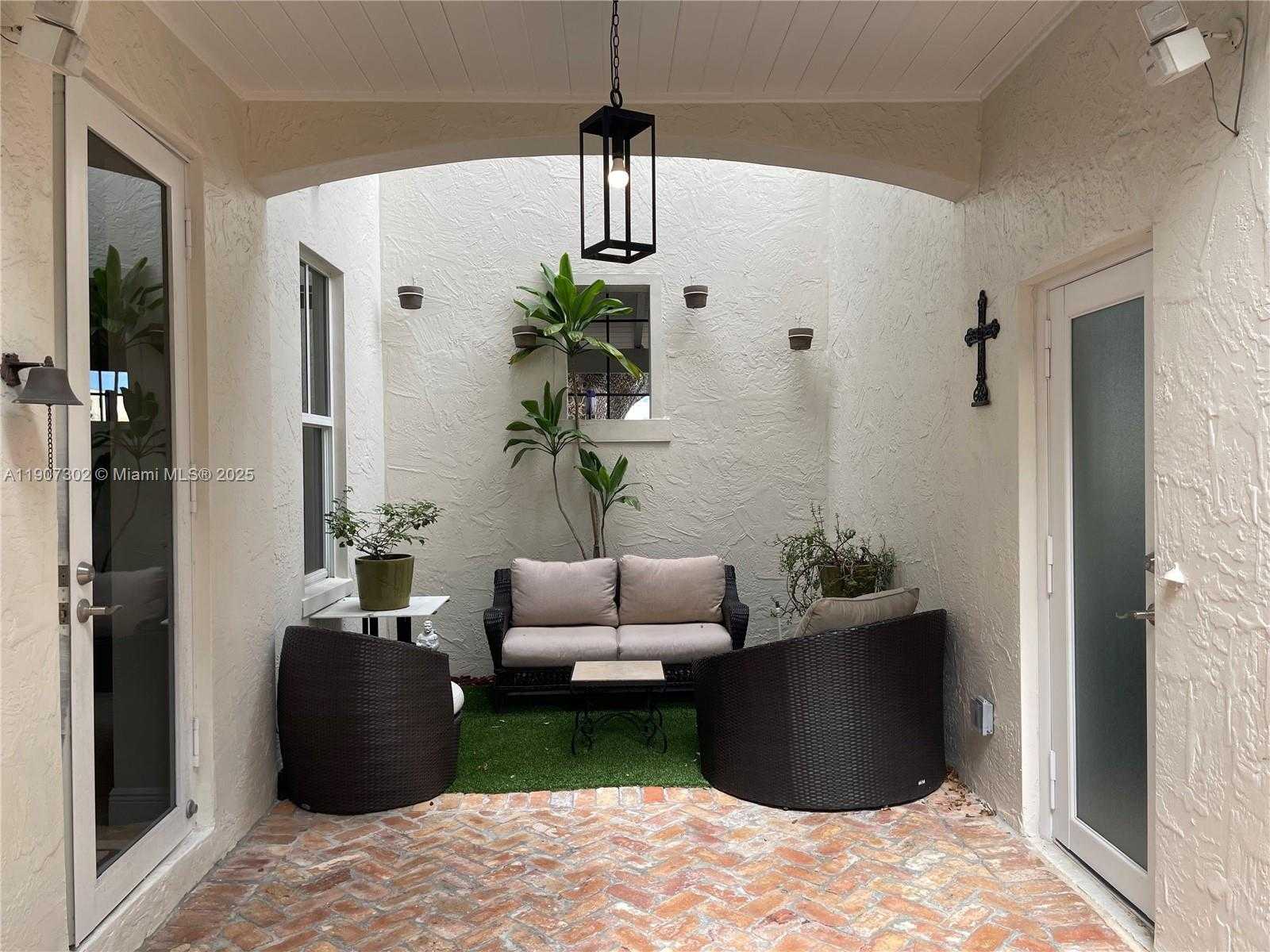 Small Image of 454 ROSARO AVE #454, Coral Gables Number 19