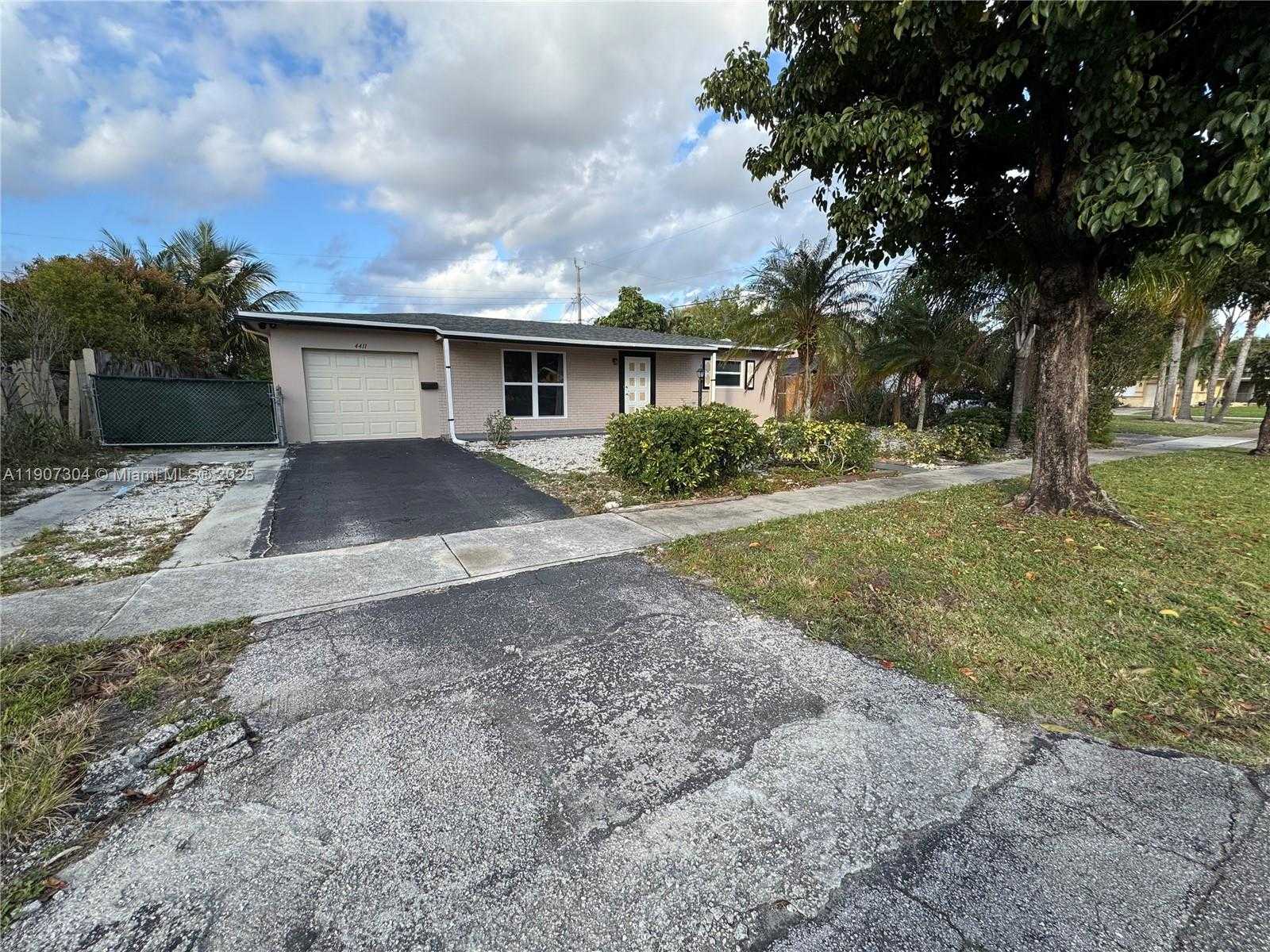 Small Image of 4411 NORTH WEST 24TH ST, Lauderhill Number 2