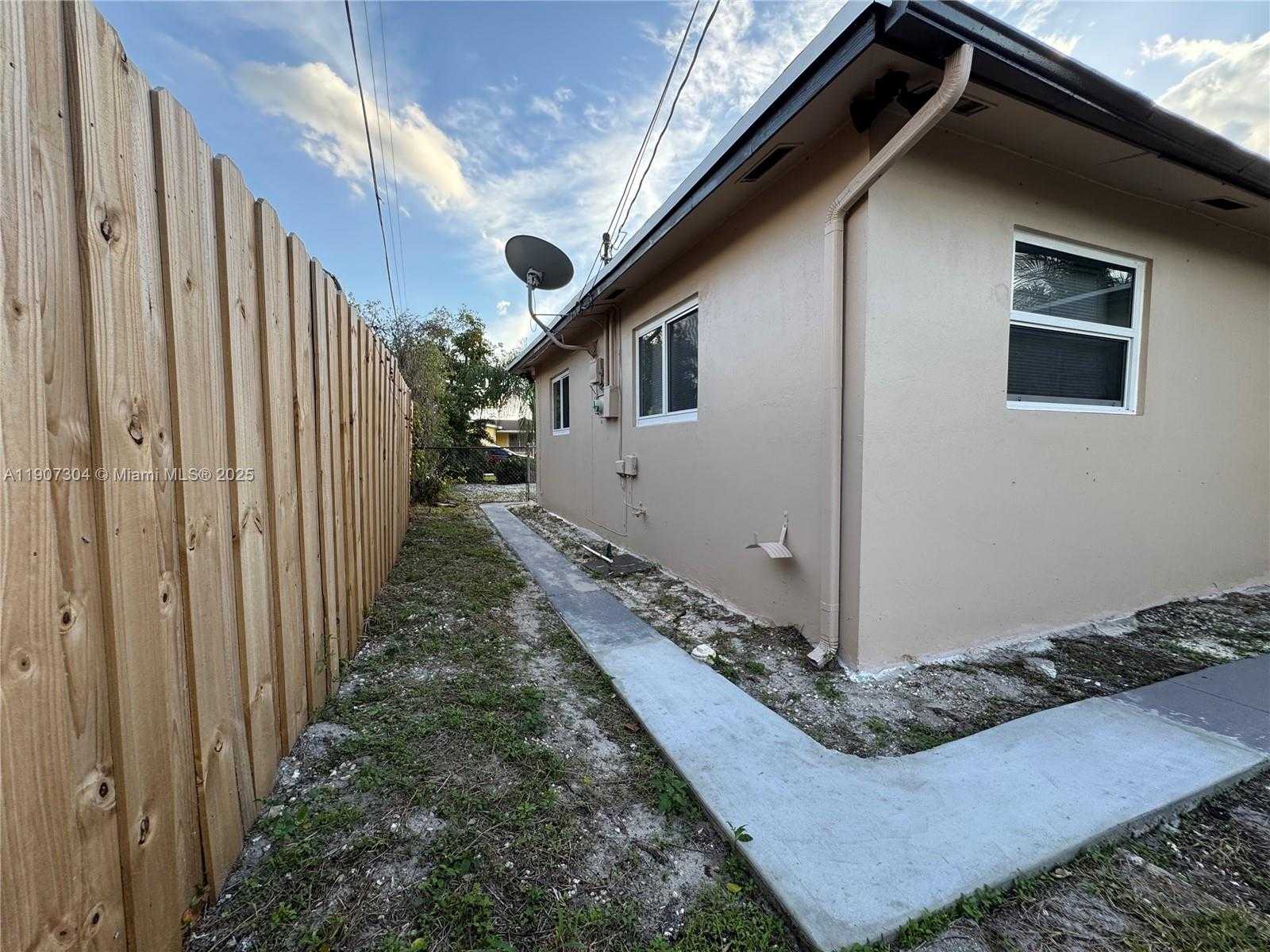 Small Image of 4411 NORTH WEST 24TH ST, Lauderhill Number 37