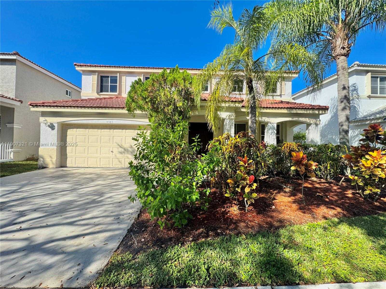Small Image of 4383 LAUREL RIDGE CIR, Weston Number 1