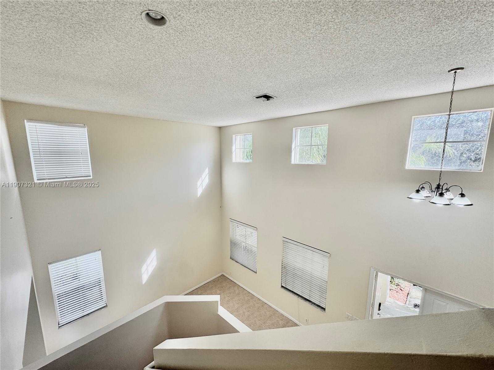 Small Image of 4383 LAUREL RIDGE CIR, Weston Number 11