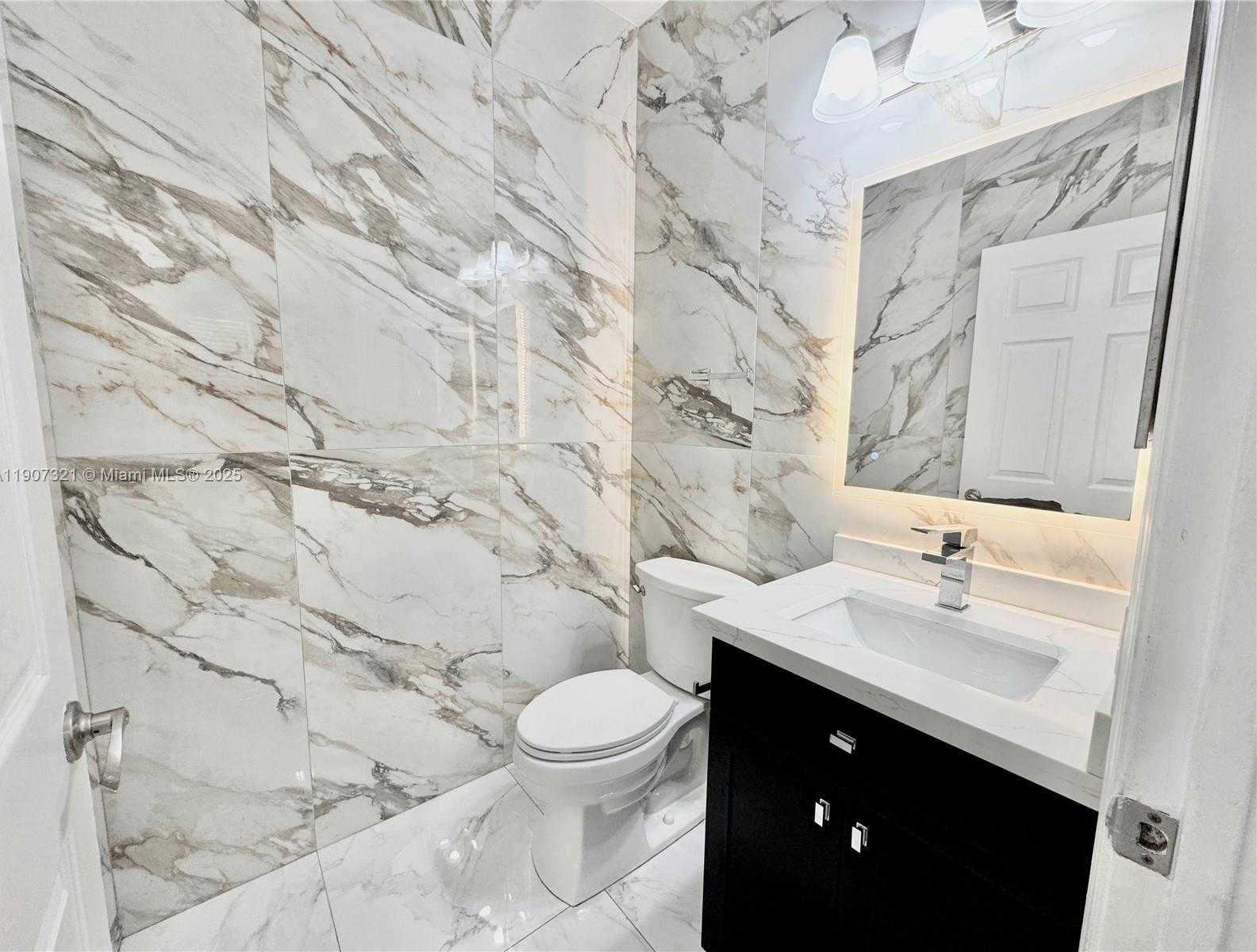 Small Image of 4383 LAUREL RIDGE CIR, Weston Number 13