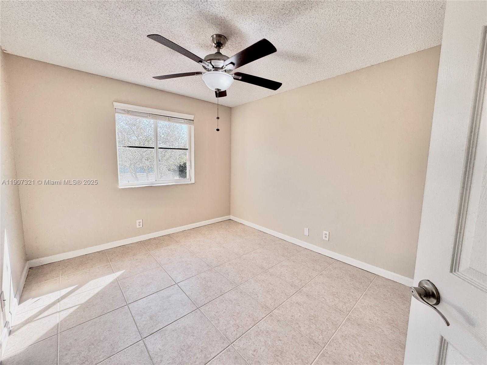 Small Image of 4383 LAUREL RIDGE CIR, Weston Number 15