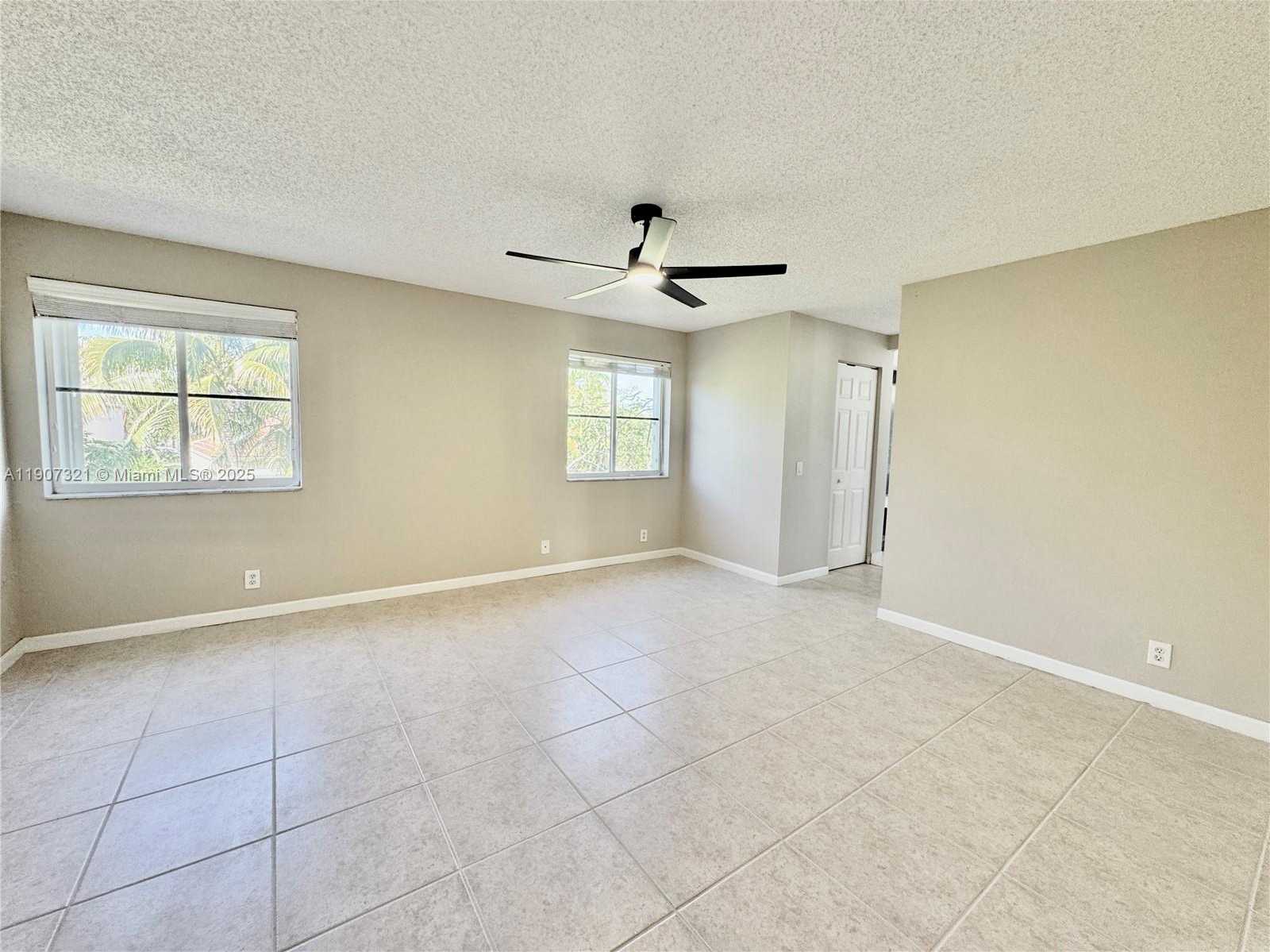 Small Image of 4383 LAUREL RIDGE CIR, Weston Number 17