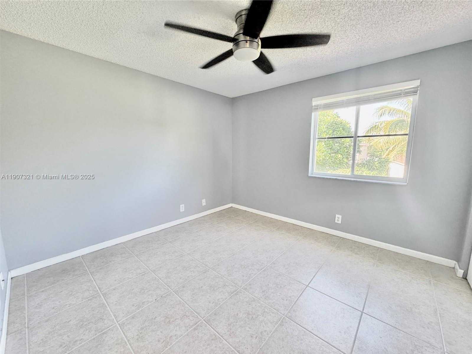 Small Image of 4383 LAUREL RIDGE CIR, Weston Number 18