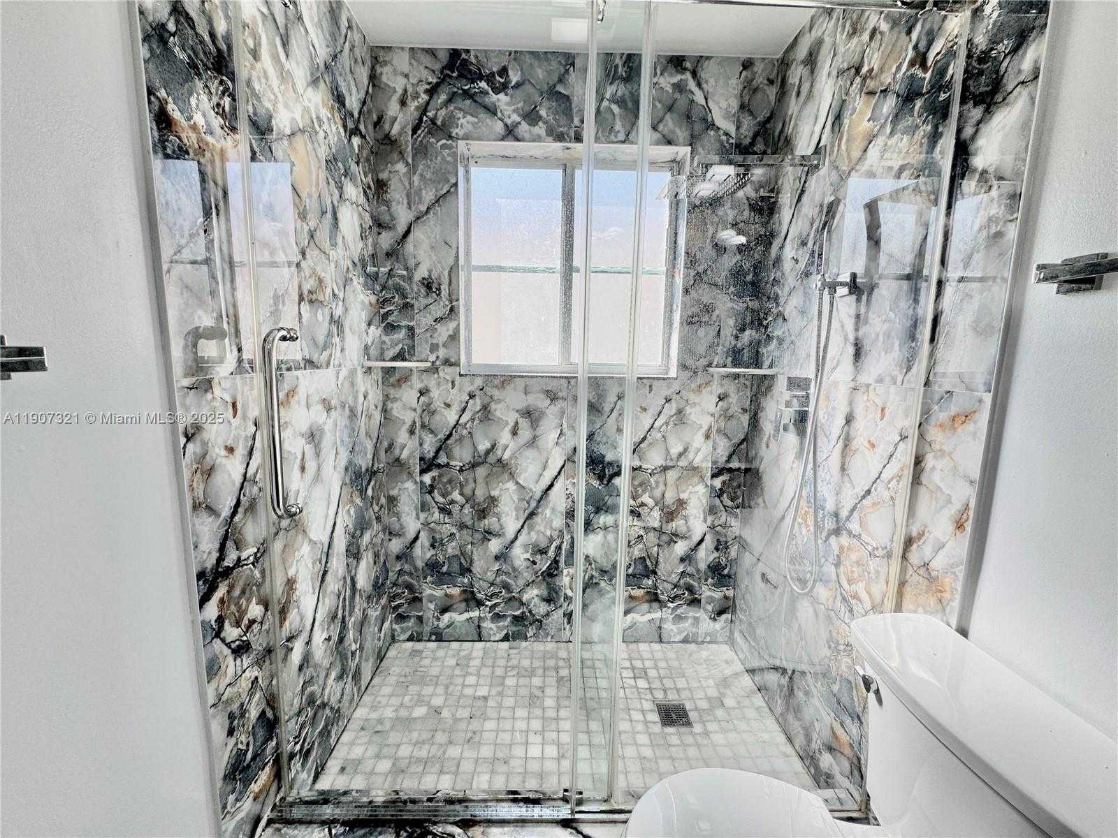 Small Image of 4383 LAUREL RIDGE CIR, Weston Number 19