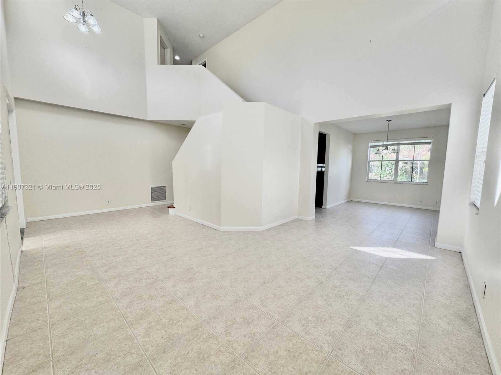 Small Image of 4383 LAUREL RIDGE CIR, Weston Number 2