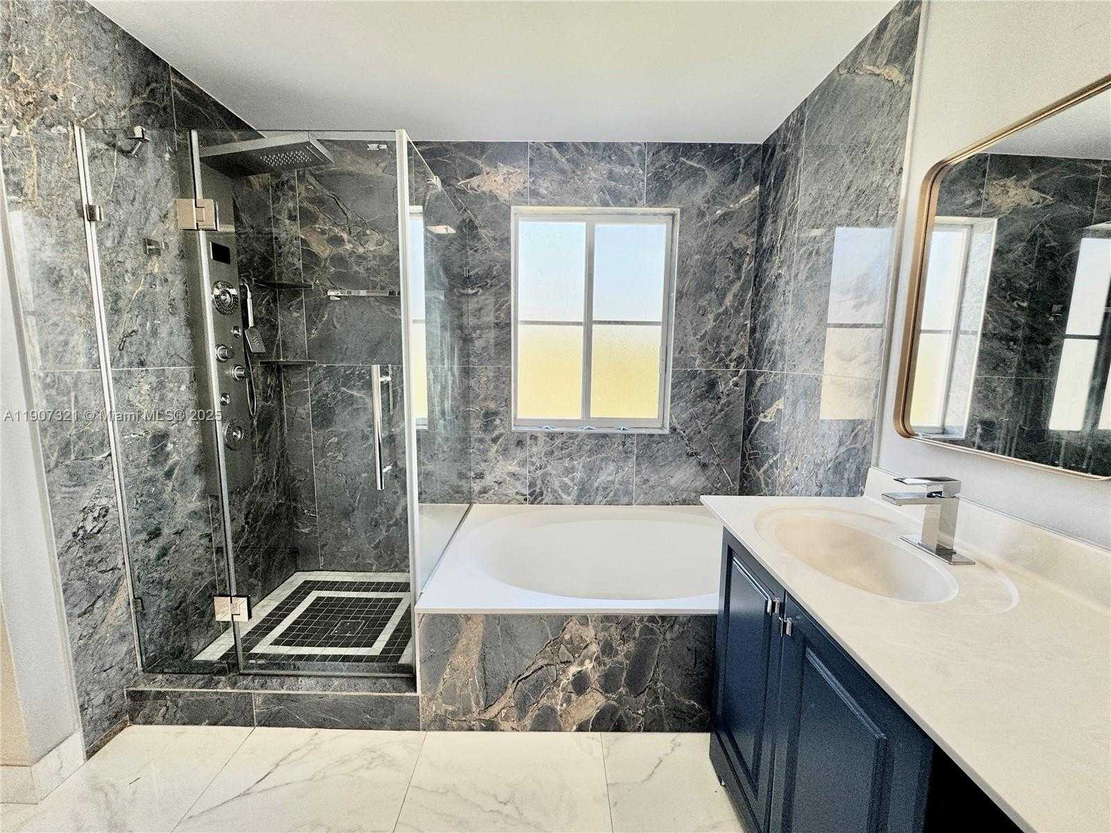 Small Image of 4383 LAUREL RIDGE CIR, Weston Number 21