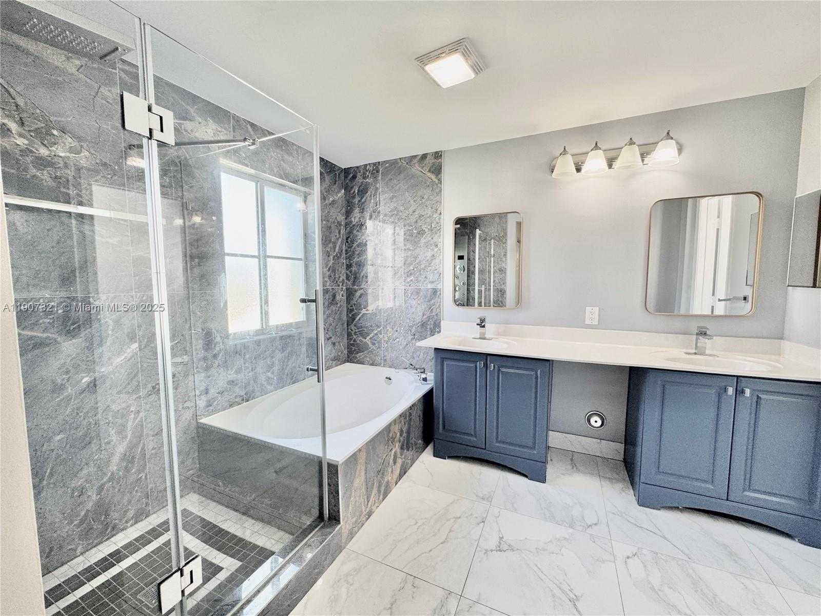 Small Image of 4383 LAUREL RIDGE CIR, Weston Number 22