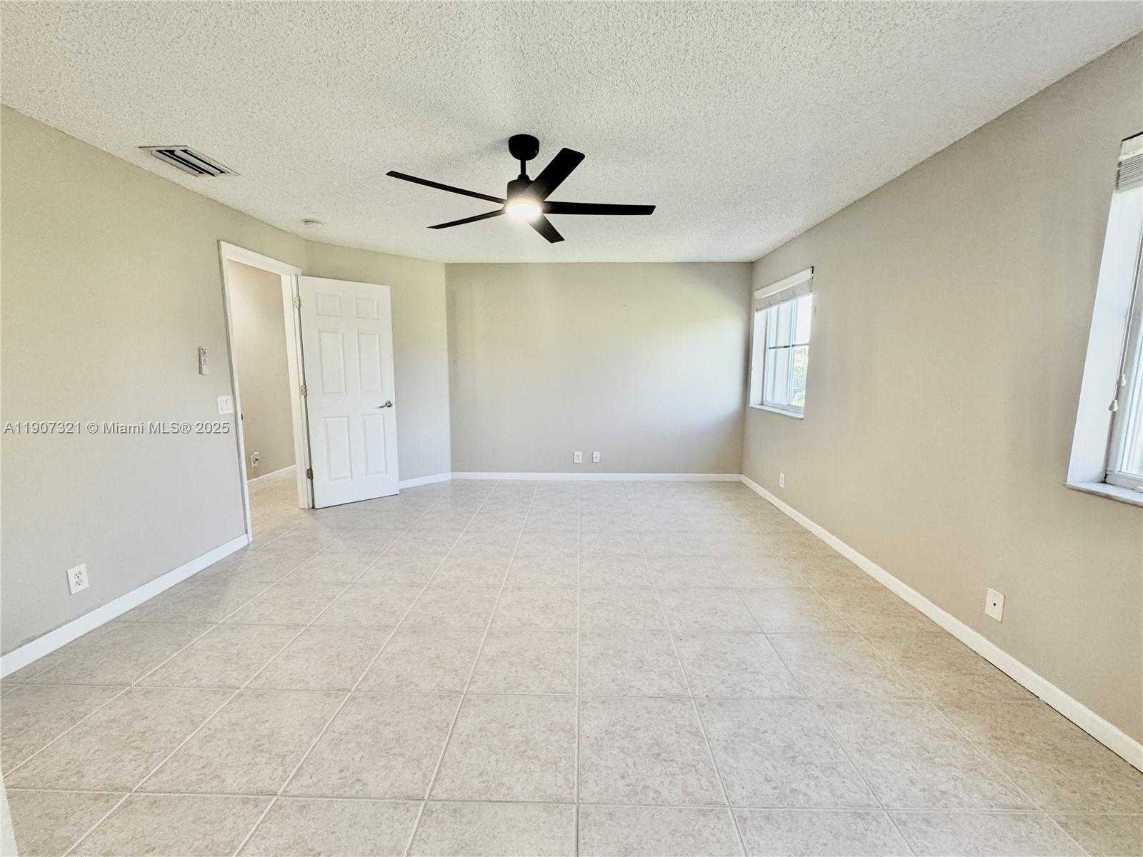Small Image of 4383 LAUREL RIDGE CIR, Weston Number 23