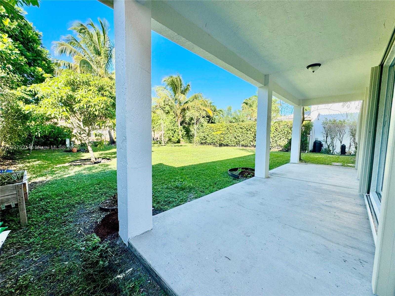 Small Image of 4383 LAUREL RIDGE CIR, Weston Number 26