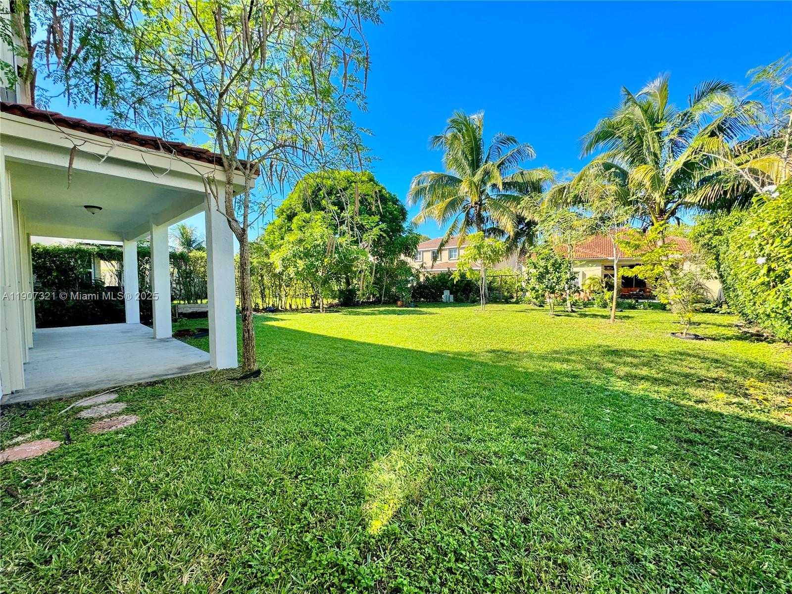 Small Image of 4383 LAUREL RIDGE CIR, Weston Number 27