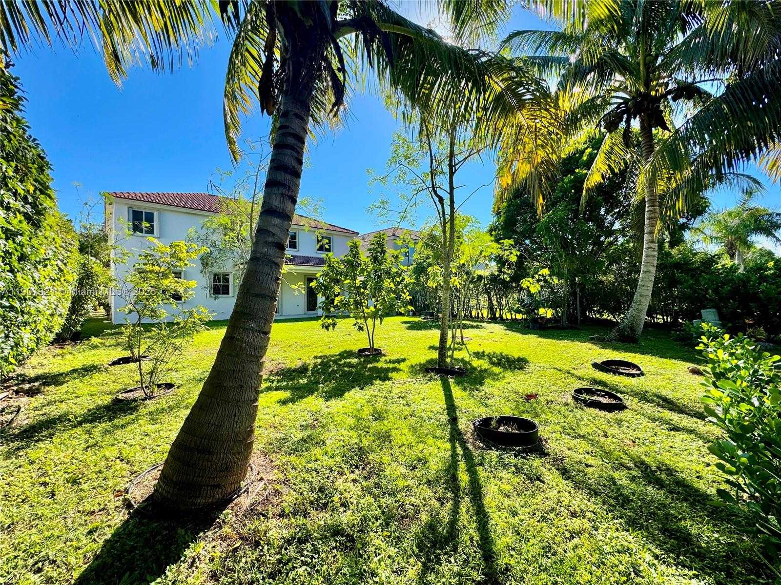 Small Image of 4383 LAUREL RIDGE CIR, Weston Number 28