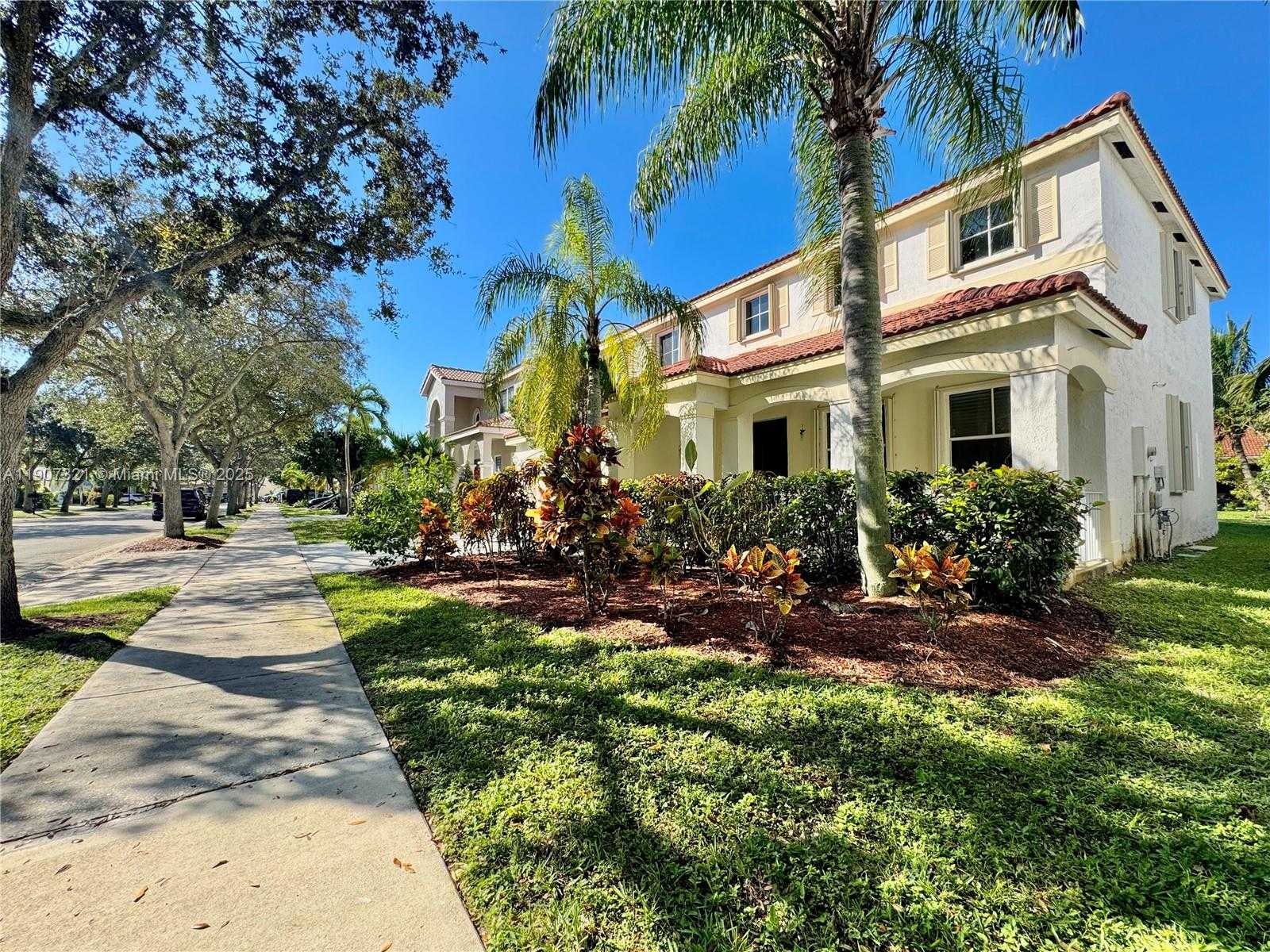 Small Image of 4383 LAUREL RIDGE CIR, Weston Number 31