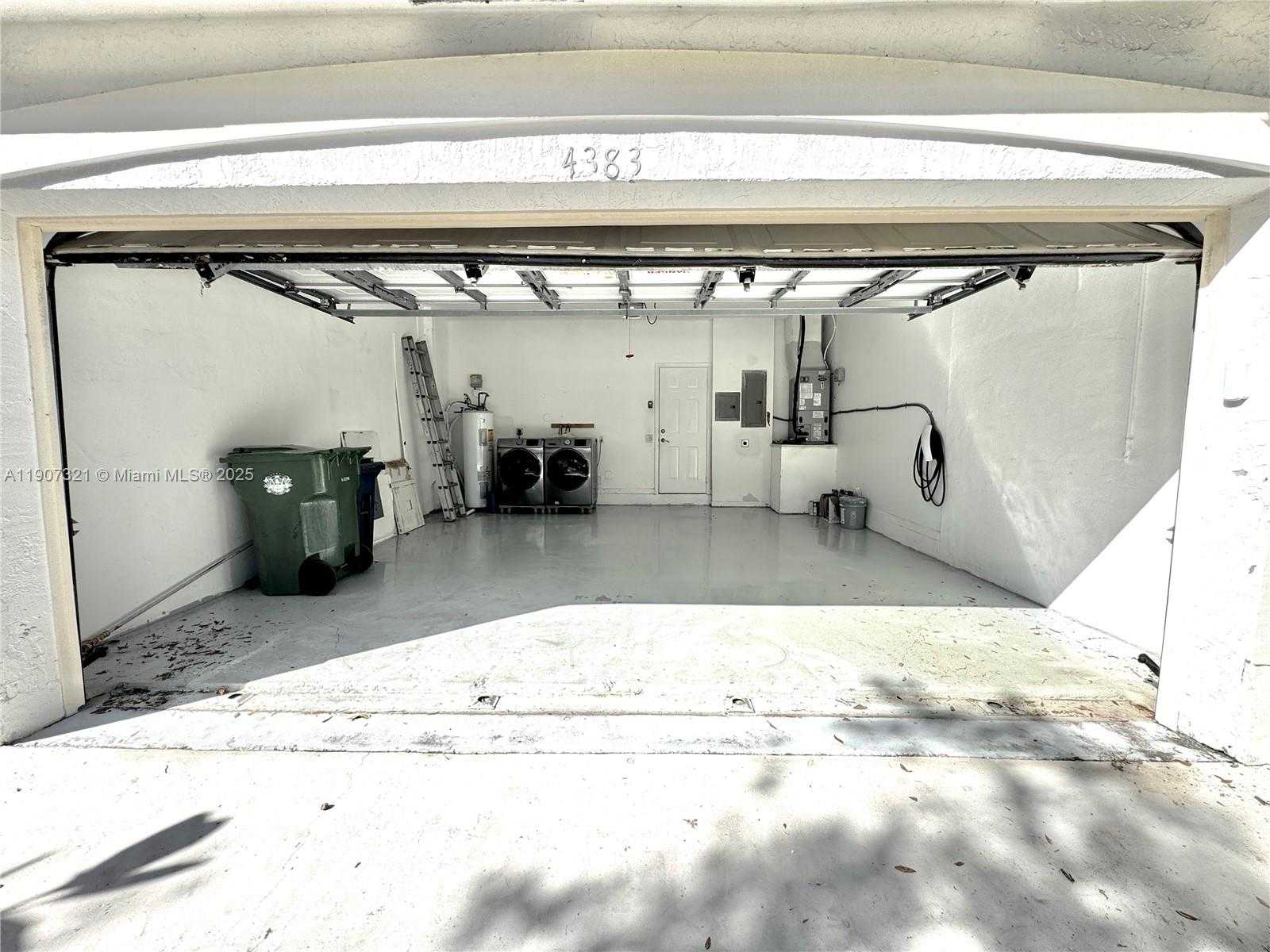 Small Image of 4383 LAUREL RIDGE CIR, Weston Number 34