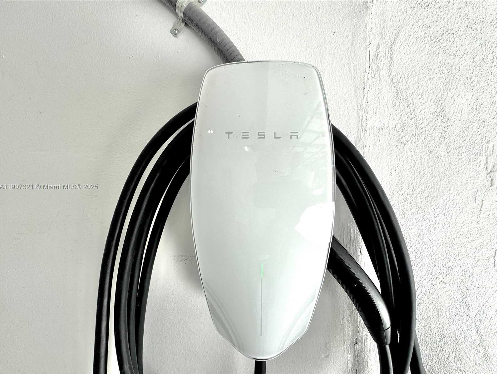 Small Image of 4383 LAUREL RIDGE CIR, Weston Number 35