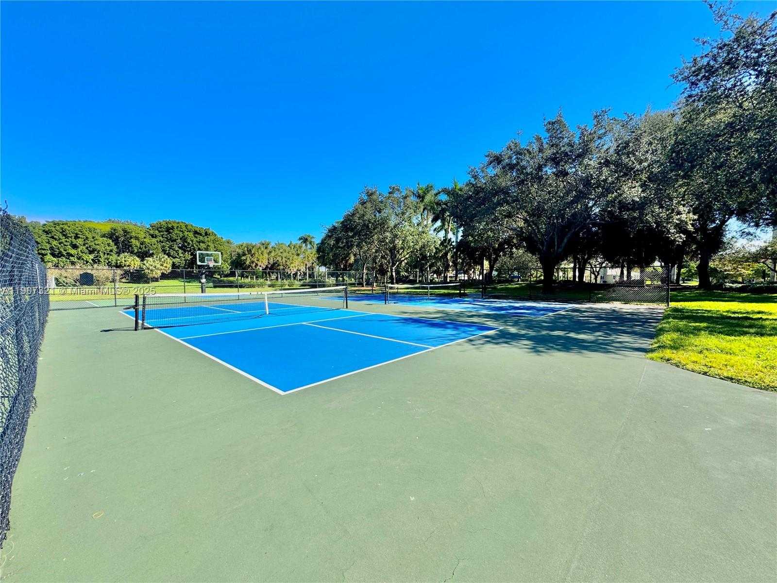 Small Image of 4383 LAUREL RIDGE CIR, Weston Number 39