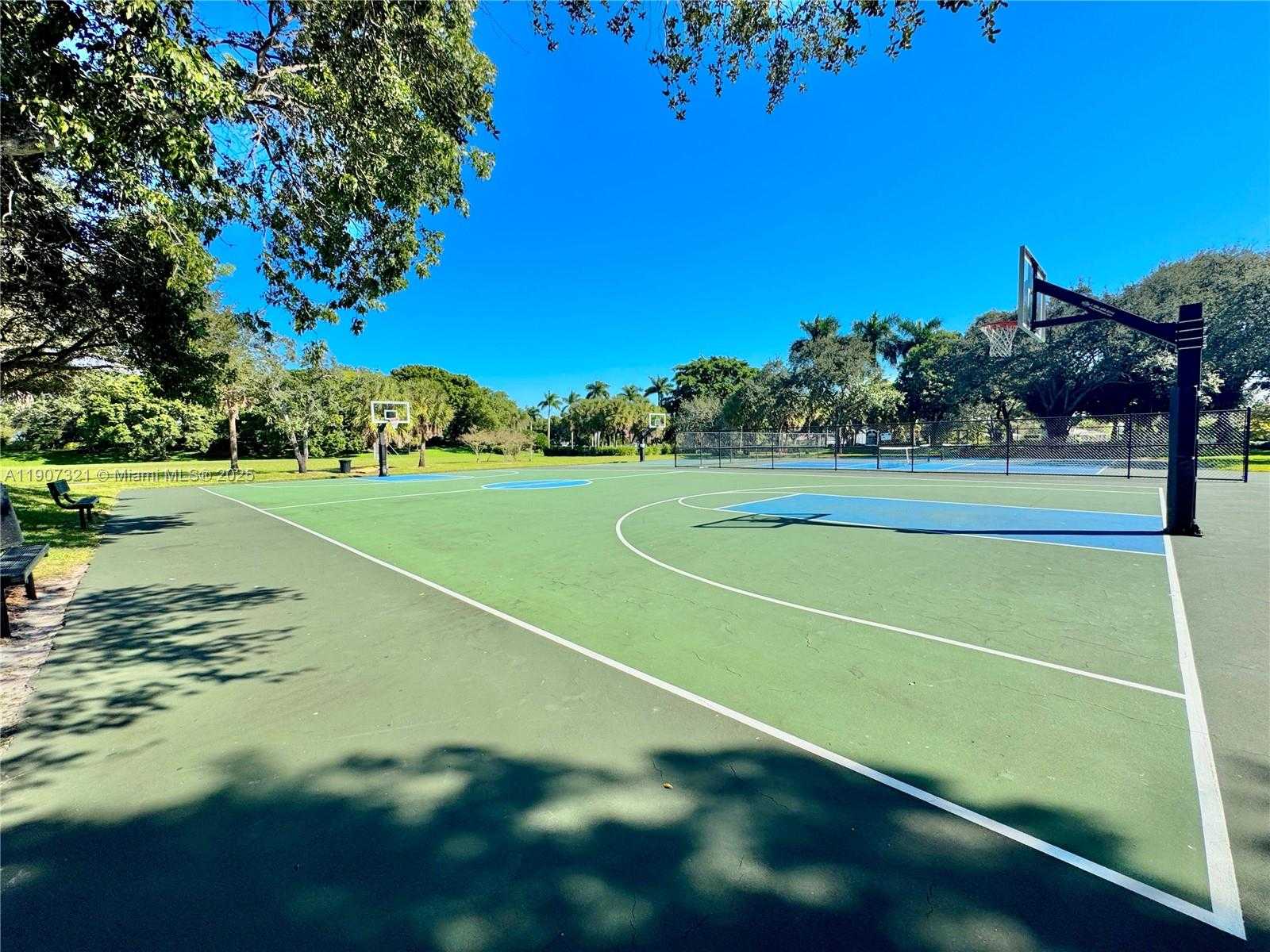 Small Image of 4383 LAUREL RIDGE CIR, Weston Number 40