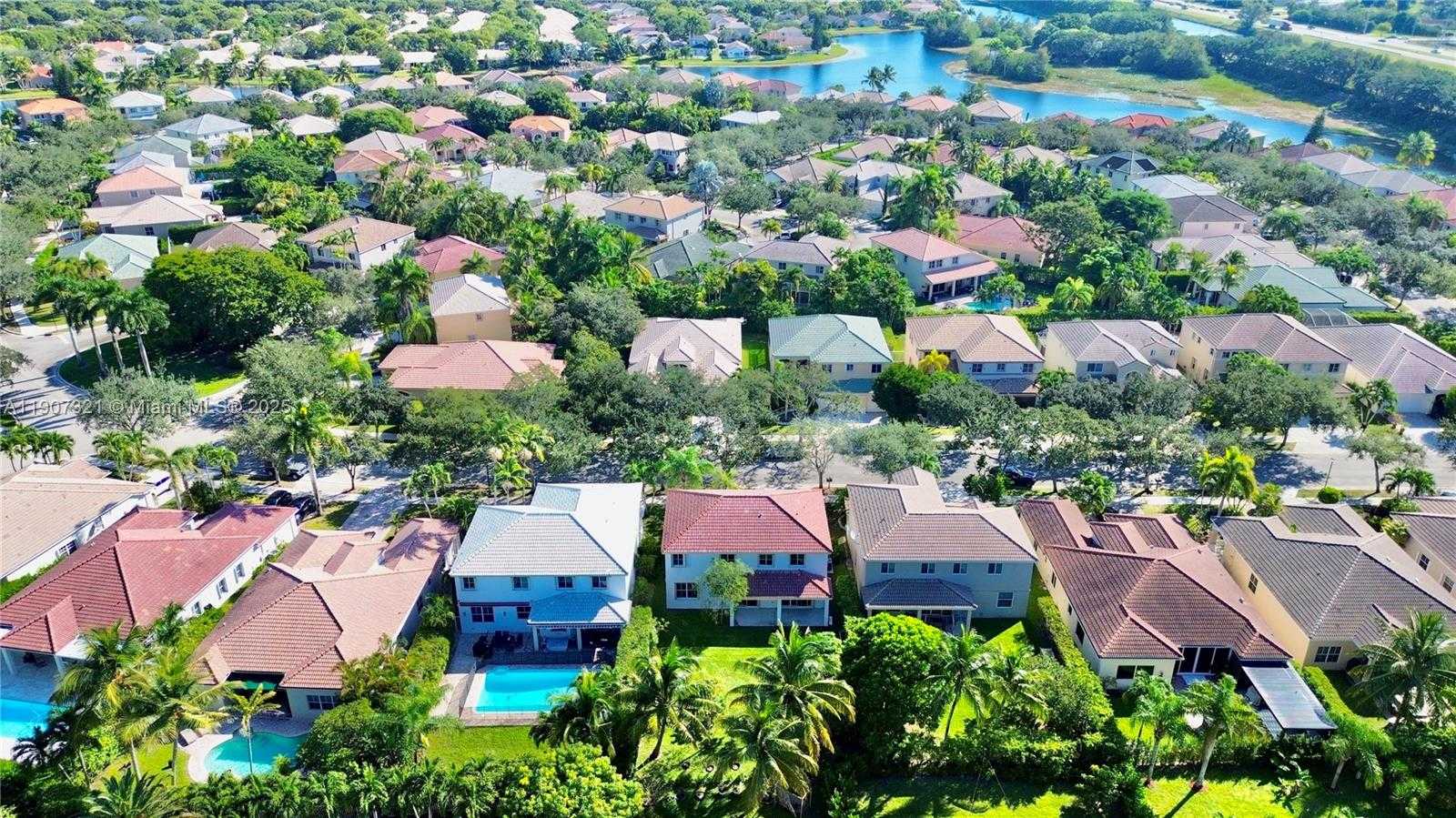 Small Image of 4383 LAUREL RIDGE CIR, Weston Number 42