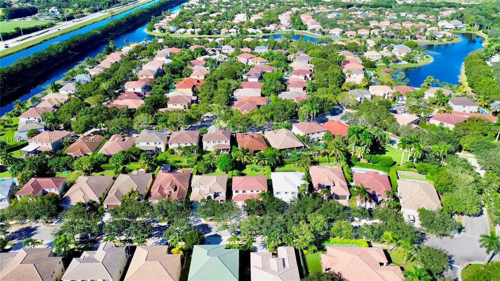 Small Image of 4383 LAUREL RIDGE CIR, Weston Number 45