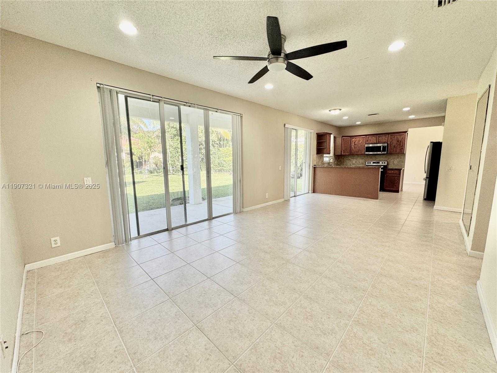 Small Image of 4383 LAUREL RIDGE CIR, Weston Number 8