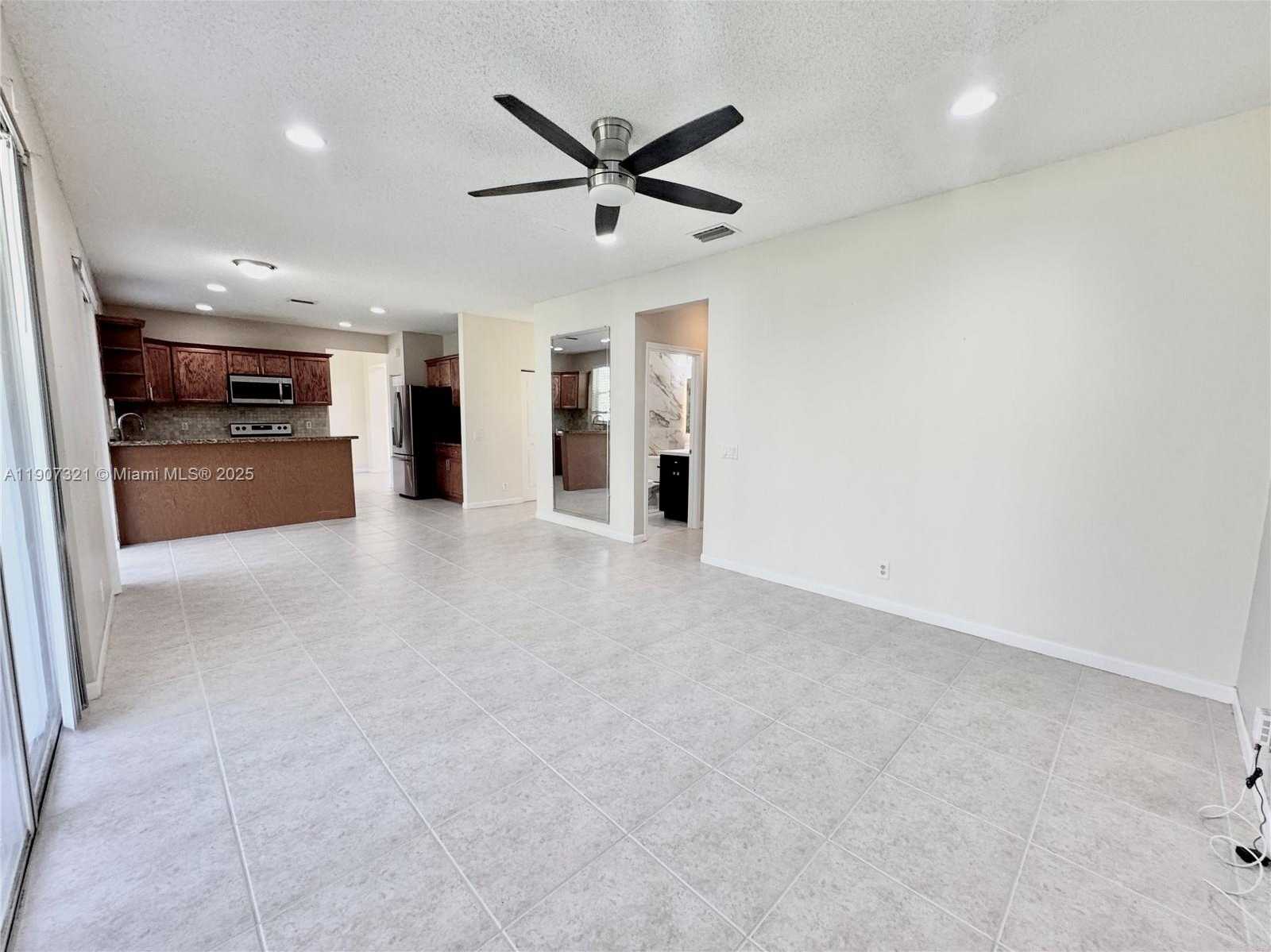 Small Image of 4383 LAUREL RIDGE CIR, Weston Number 9