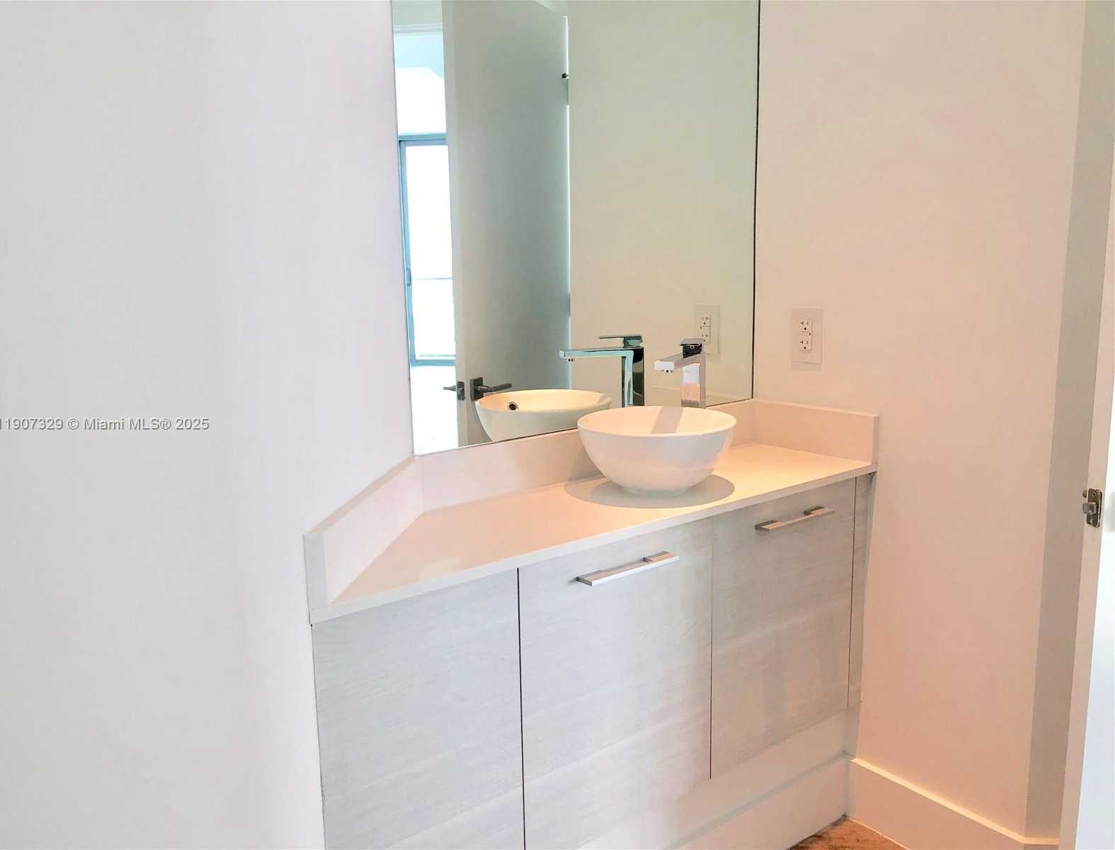 Small Image of 650 NORTH EAST 32 #2008, Miami Number 8