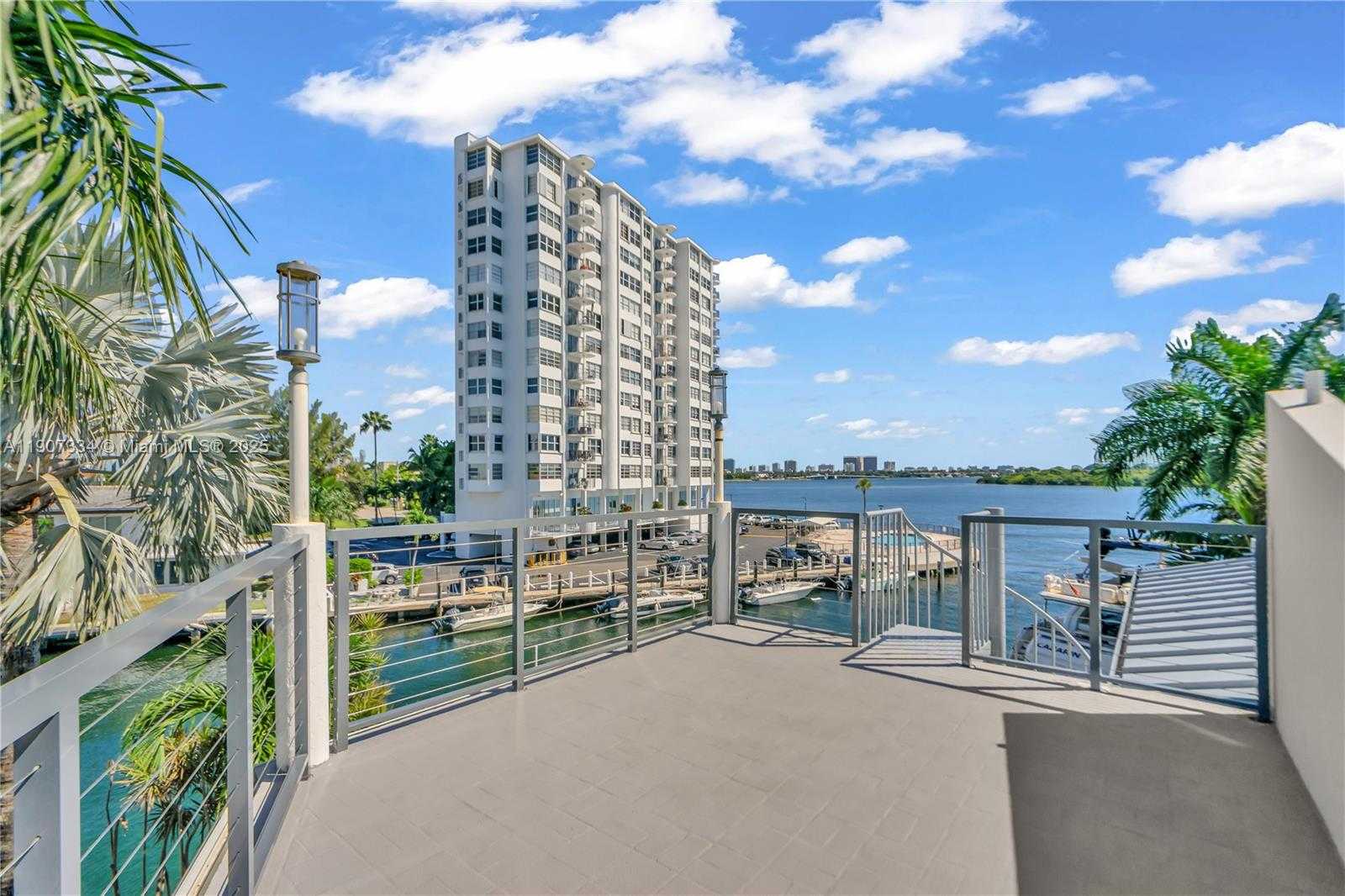 Small Image of 2089 NORTH EAST 121ST RD, North Miami Number 17