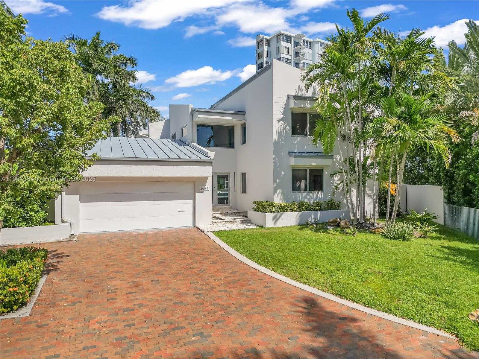 Small Image of 2089 NORTH EAST 121ST RD, North Miami Number 2