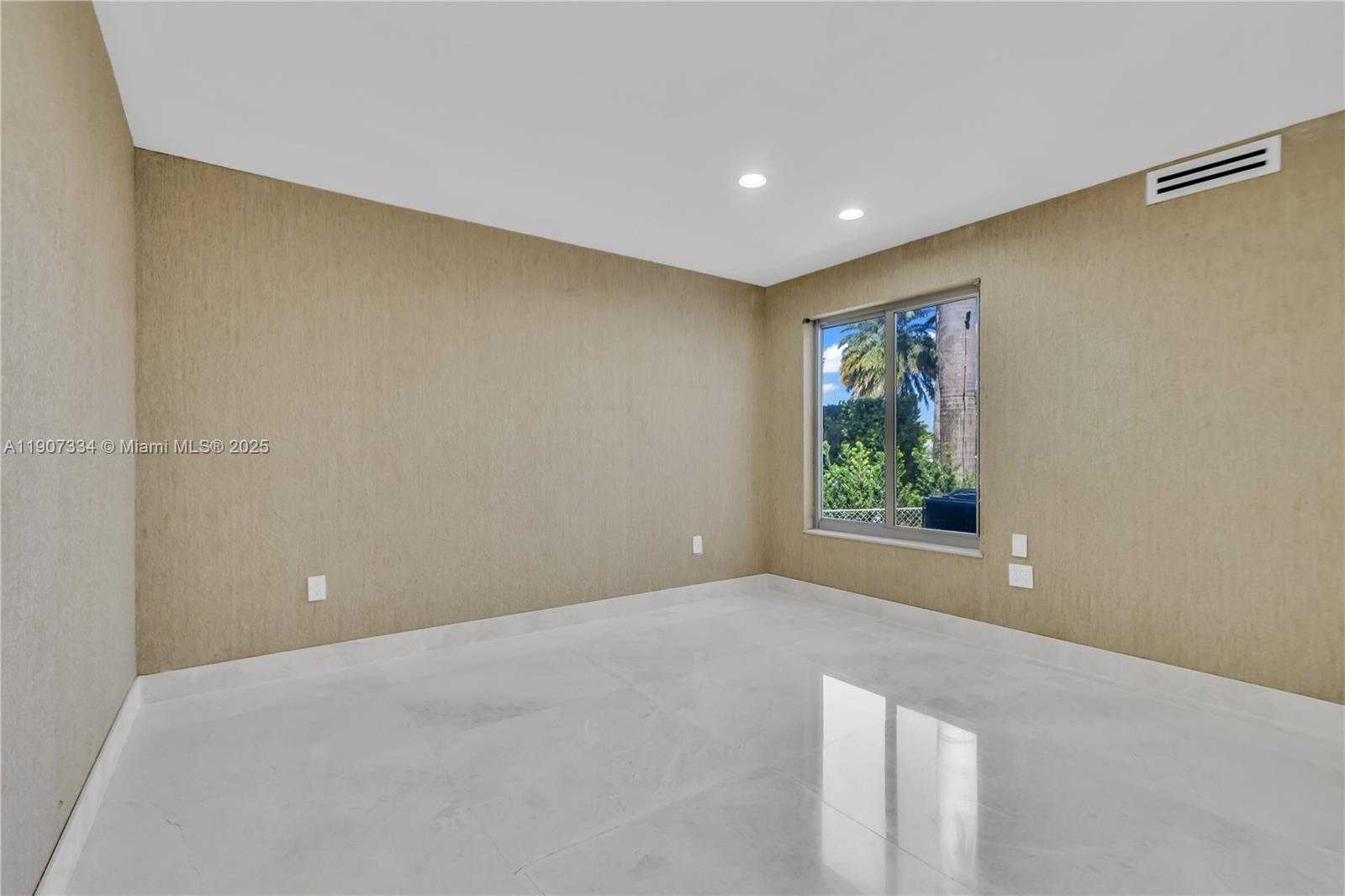 Small Image of 2089 NORTH EAST 121ST RD, North Miami Number 23