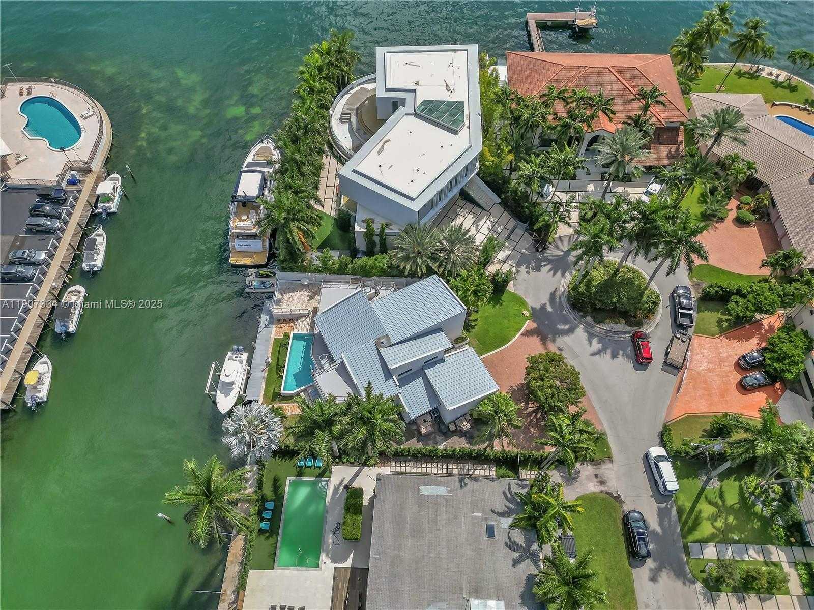 Small Image of 2089 NORTH EAST 121ST RD, North Miami Number 5