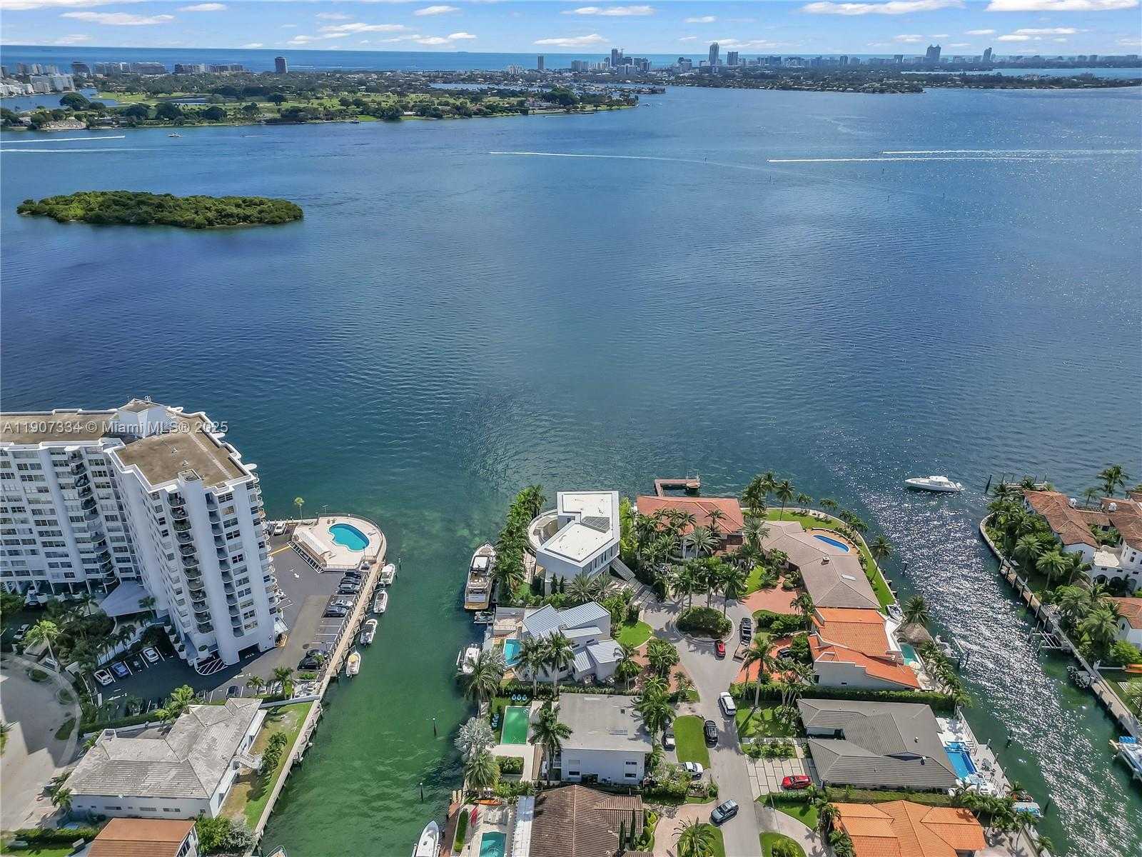 Small Image of 2089 NORTH EAST 121ST RD, North Miami Number 6