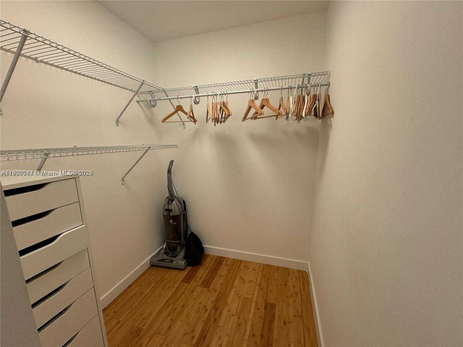 Small Image of 19400 TURNBERRY WAY #631, Aventura Number 17