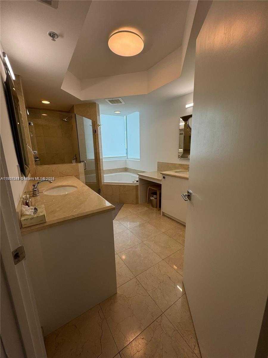 Small Image of 19400 TURNBERRY WAY #631, Aventura Number 19