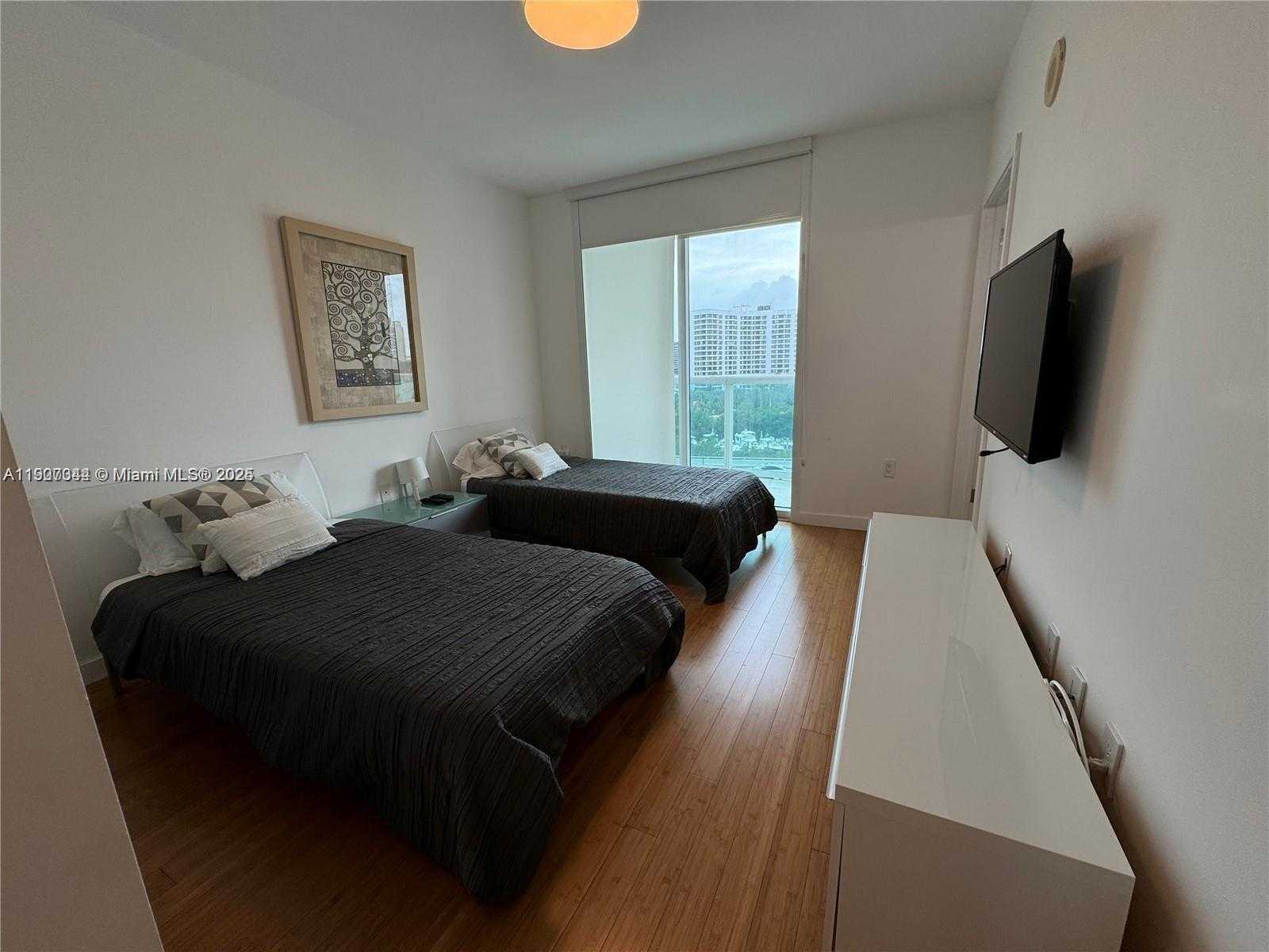 Small Image of 19400 TURNBERRY WAY #631, Aventura Number 20