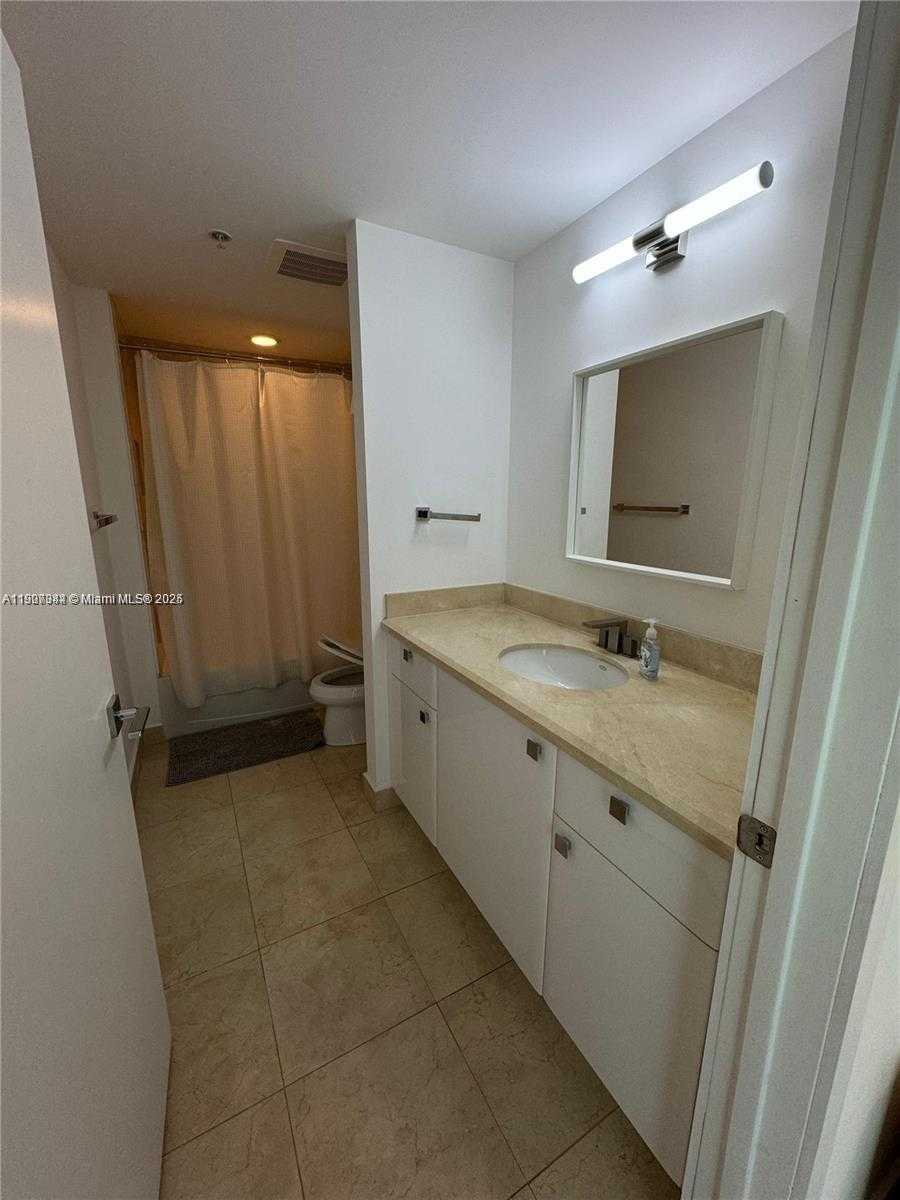 Small Image of 19400 TURNBERRY WAY #631, Aventura Number 21