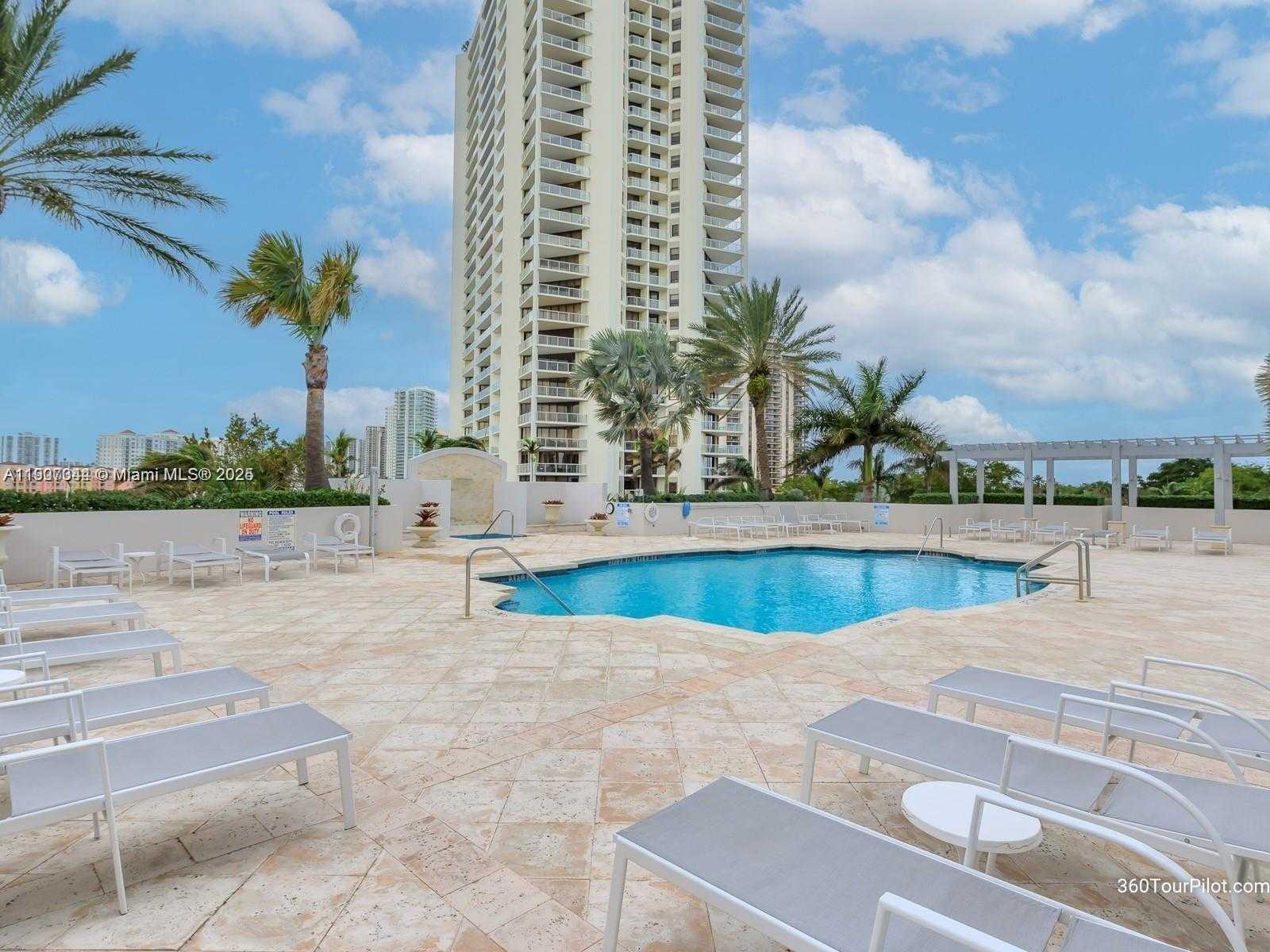 Small Image of 19400 TURNBERRY WAY #631, Aventura Number 23