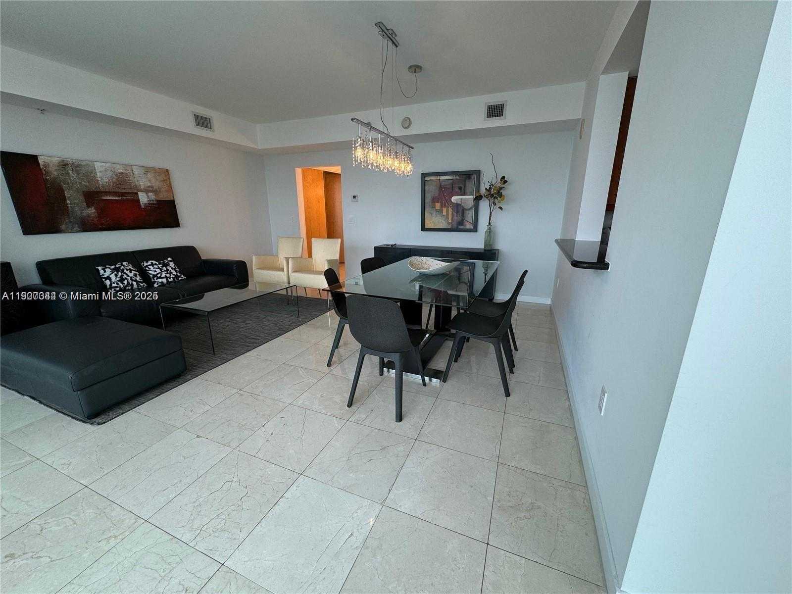 Small Image of 19400 TURNBERRY WAY #631, Aventura Number 4