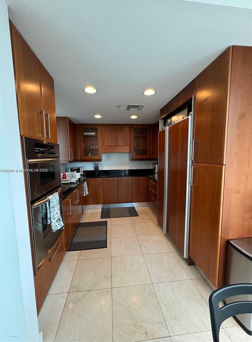 Small Image of 19400 TURNBERRY WAY #631, Aventura Number 6