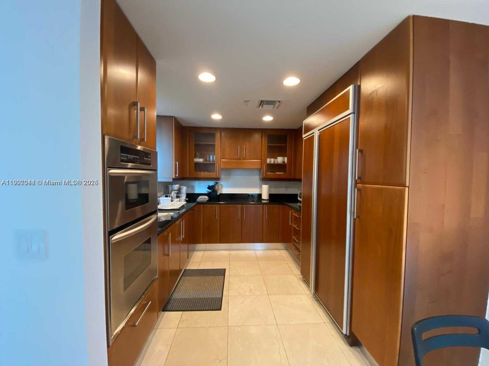 Small Image of 19400 TURNBERRY WAY #631, Aventura Number 7