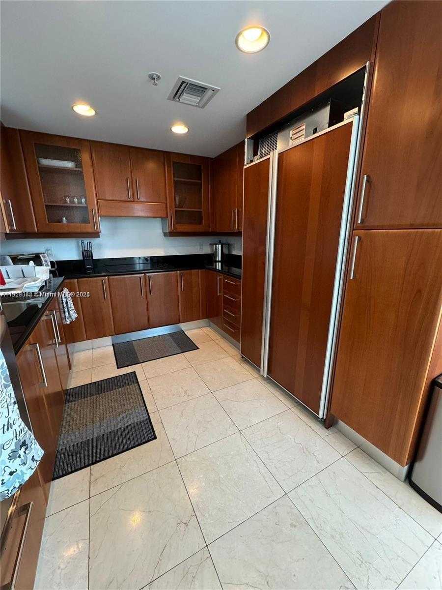 Small Image of 19400 TURNBERRY WAY #631, Aventura Number 8